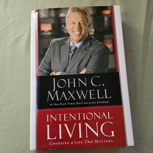 Intentional‎ Living: Choosing a Life That Matters by John C. Maxwell Hardcover